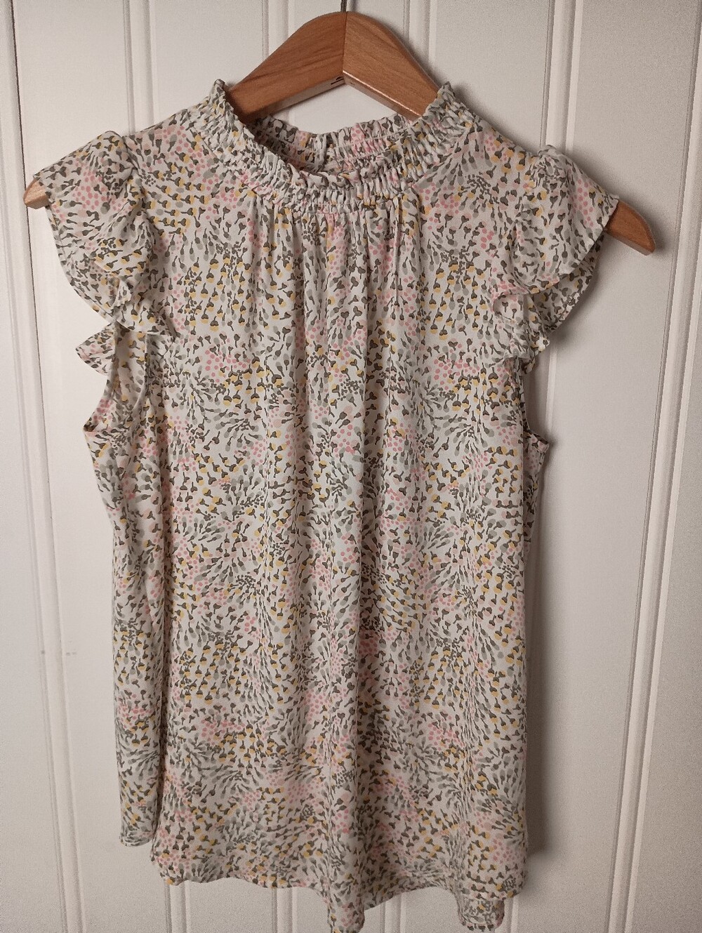 Loft- Cream Floral Ruffle Sleeveless Top- Size S